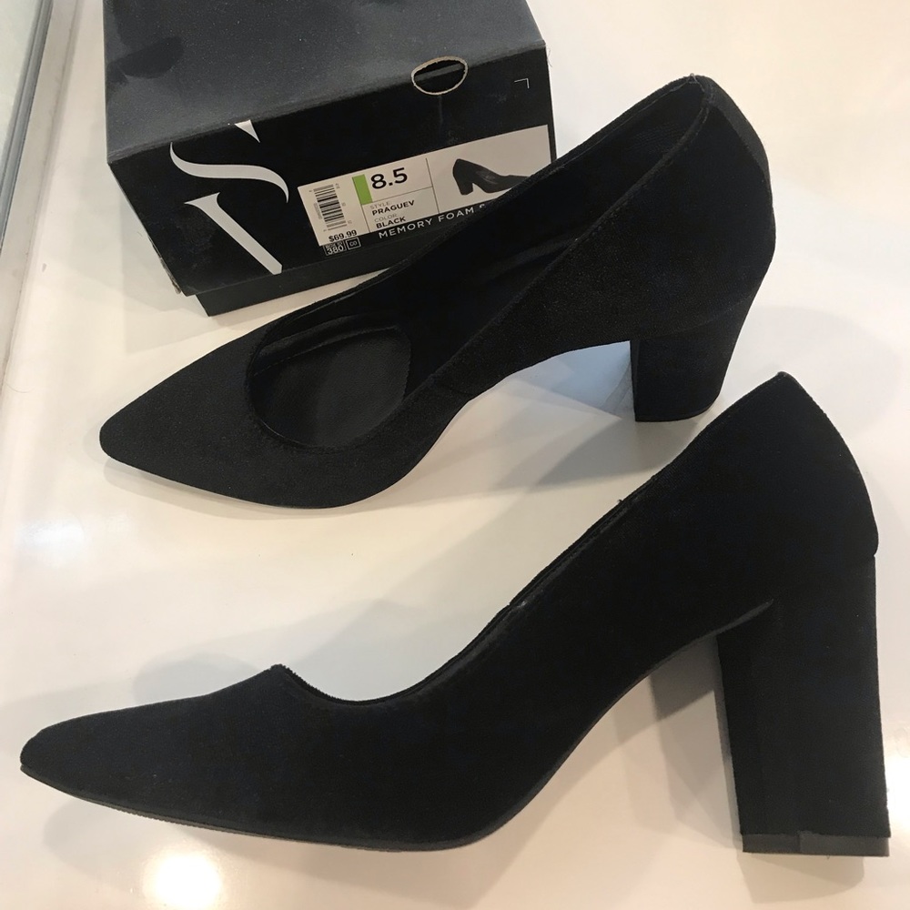Simply Vera black plush heels